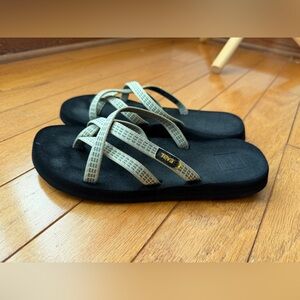 Teva Otowahu Sage Green Foam Flip Flops  Women’s Size 8 Thongs Summer Sandals